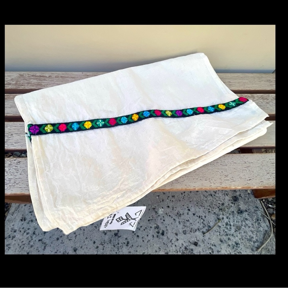 Made in Mexico Hand Embroidered Ribbon Detail Table Runner NWT - Picture 5 of 10
